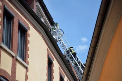 Dachbalkon brennt in Historischer Altstadt von Schorndorf - Feuerwehr im Grosseinsatz